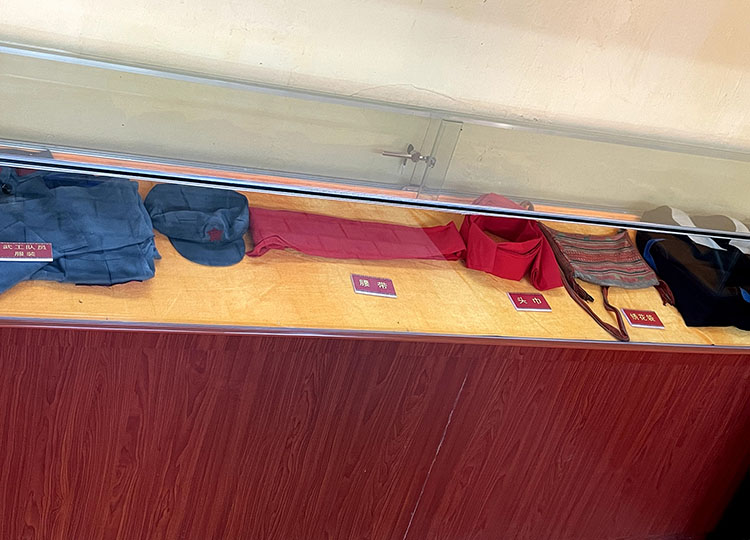 武工队员服装 腰带 头巾 绣花袋