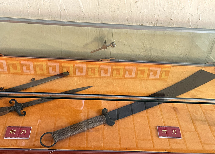 连南革命先辈用过的刺刀 大刀