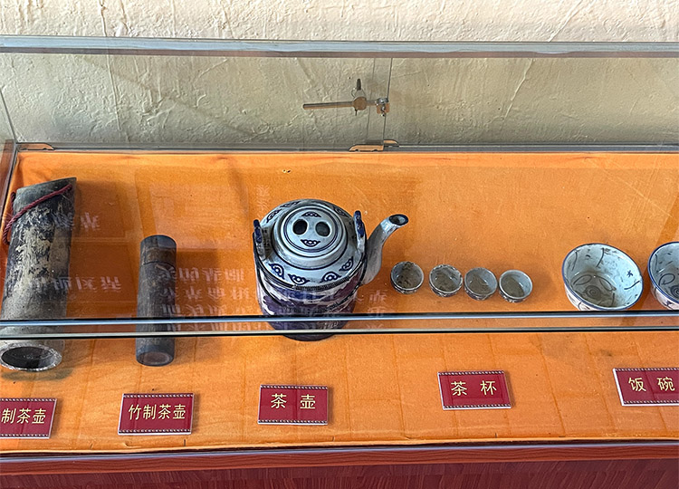 革命 展览 文物 茶壶 茶杯 饭碗