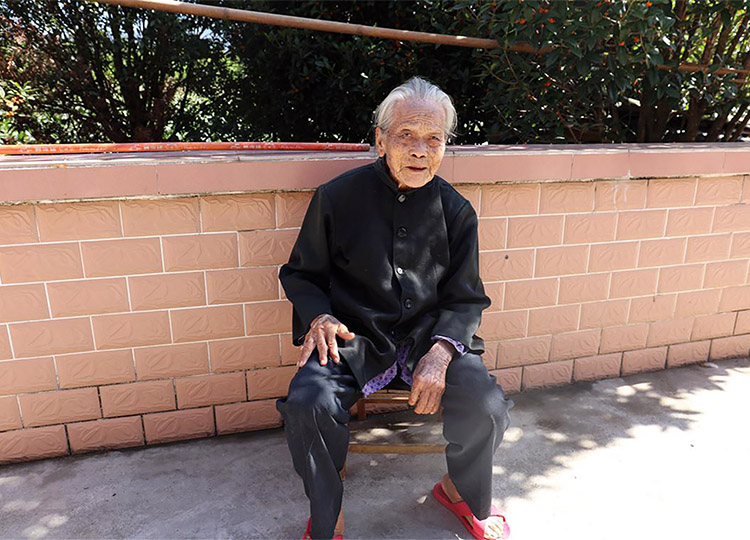 金鸡榜村民曾新妹