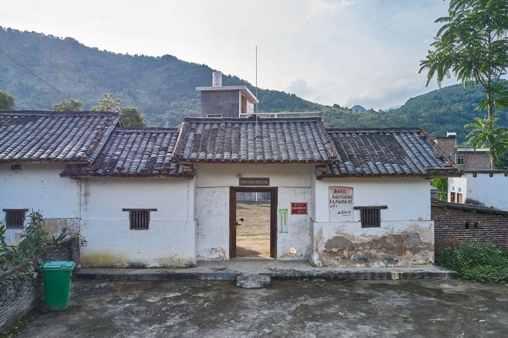 连南县寨岗镇安田海螺墩村白屋革命遗址侧门