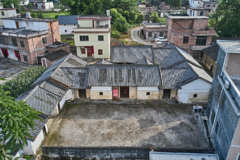 俯拍连南县寨岗镇安田海螺墩村白屋革命遗址