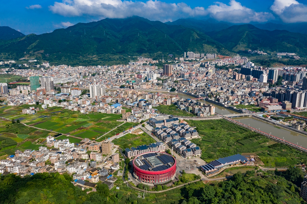 中国广东瑶族博物馆和连南县城