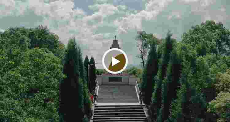 航拍镜头下的连南革命烈士纪念碑