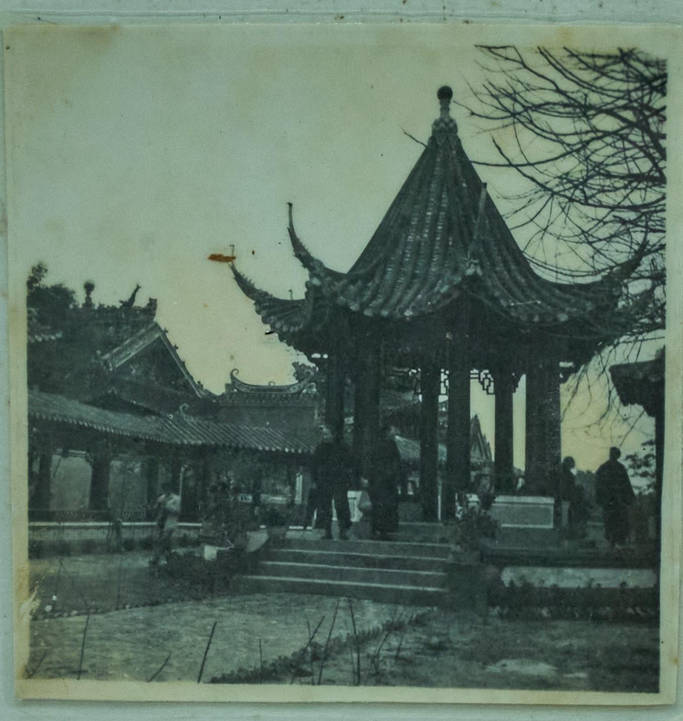 50年代，中山公园中山亭（现机关幼儿园和旧财政局宿舍一带）