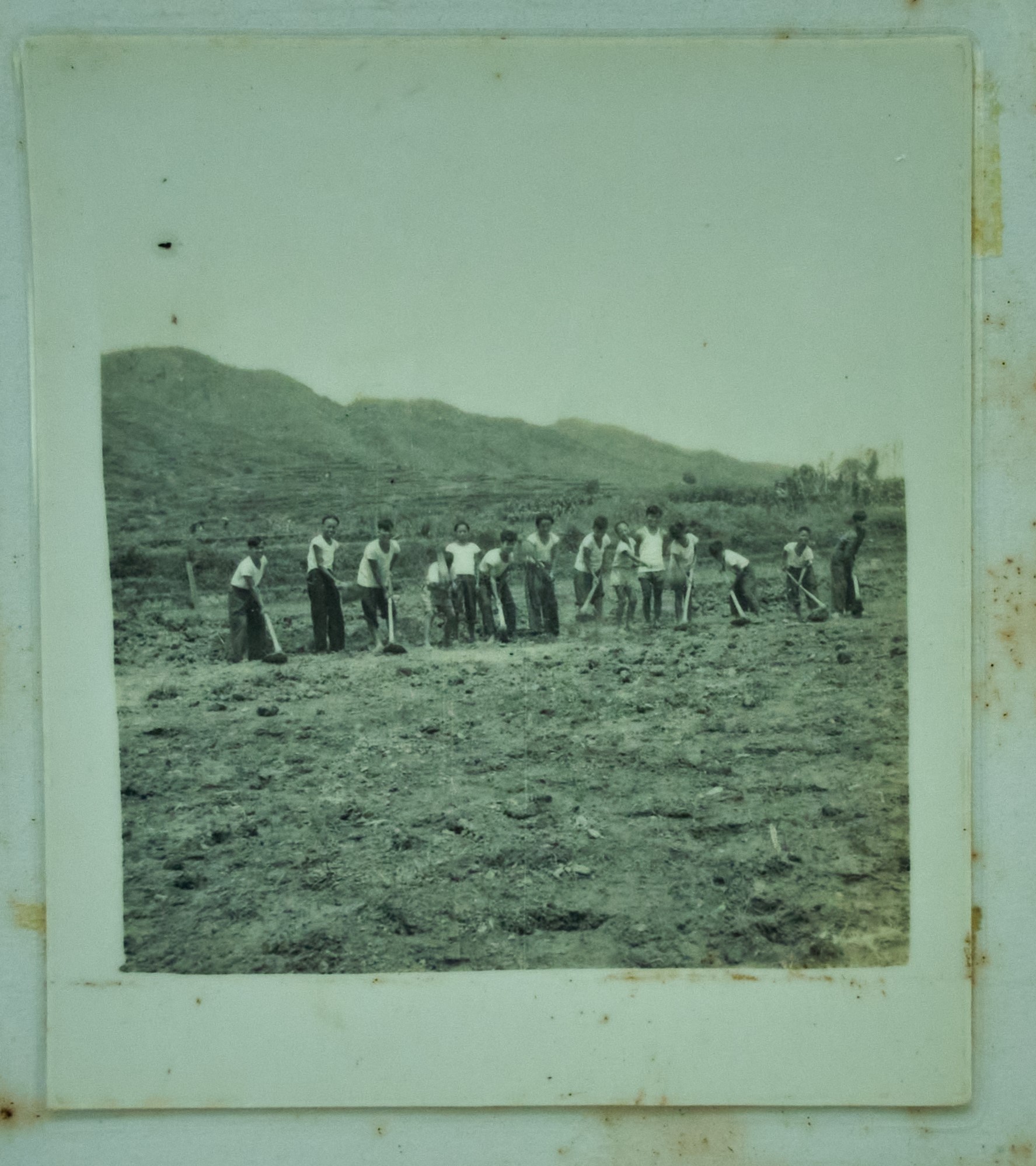 50年代,县民族小学学生参加课外活动