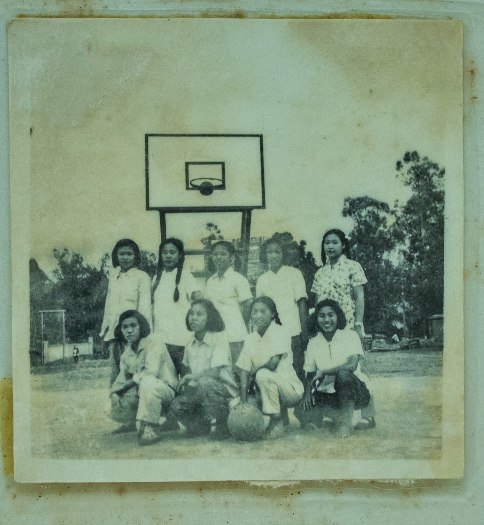 50年代,县女子篮球队（现灯光球场)