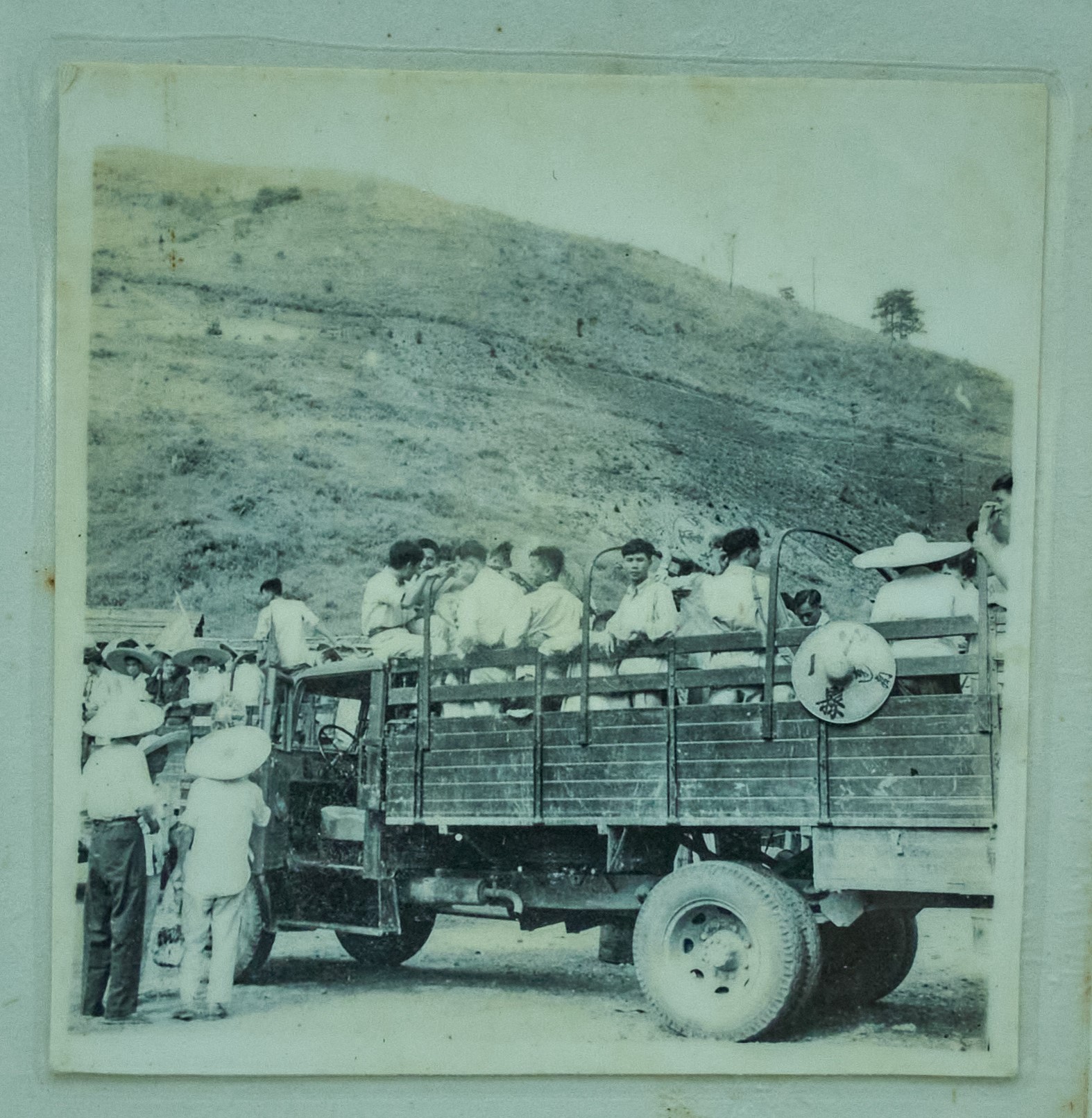 50年代,东风牌卡车开进瑶山