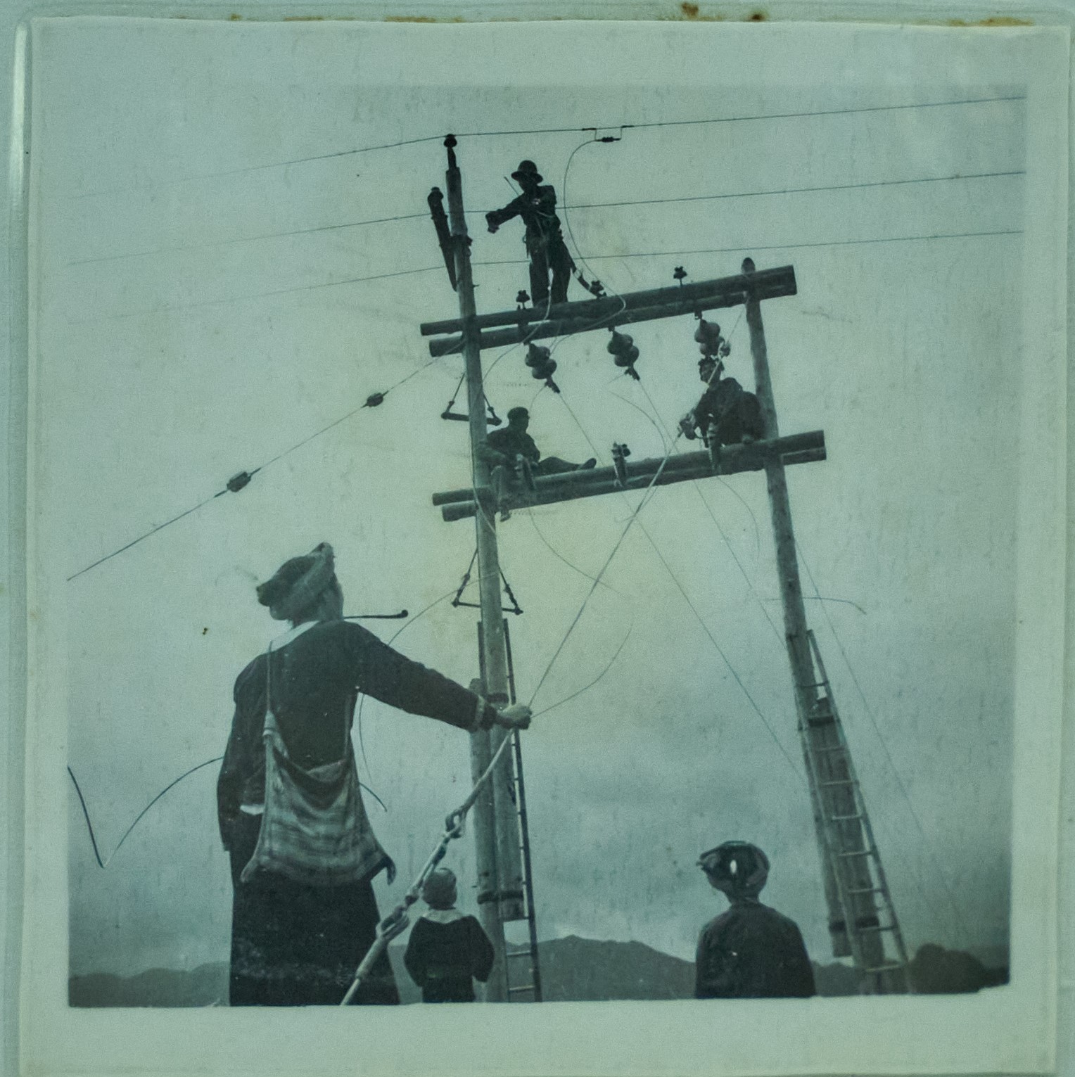 50年代，架设电线杆