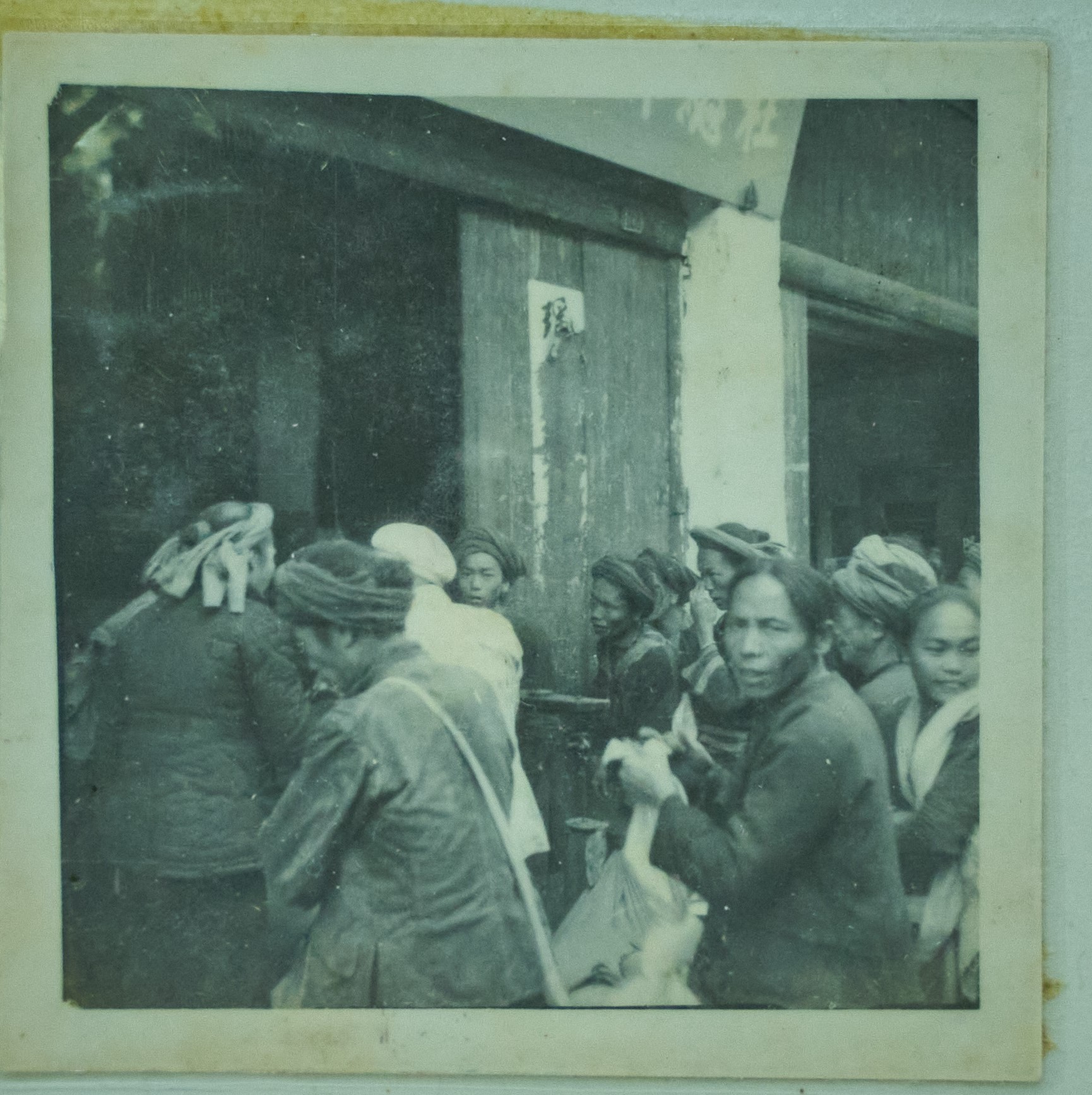 50年代,瑶胞到合作总社购买日用品