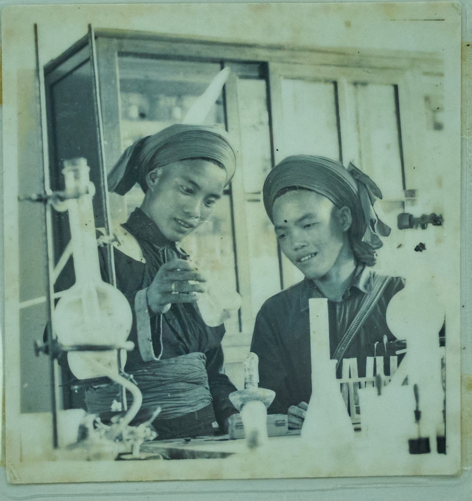 50年代，做化学实验
